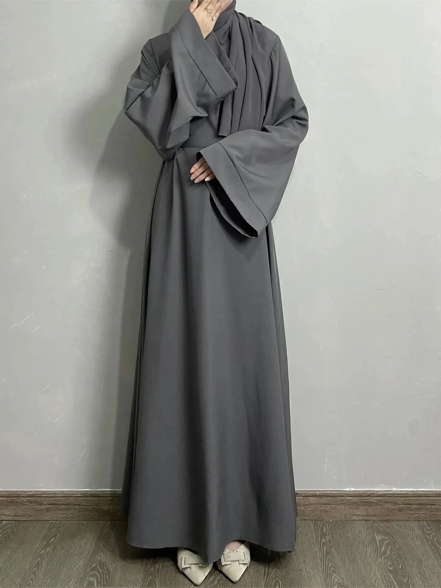 Abaya Gris Anthracite chez Abaya ma boutique