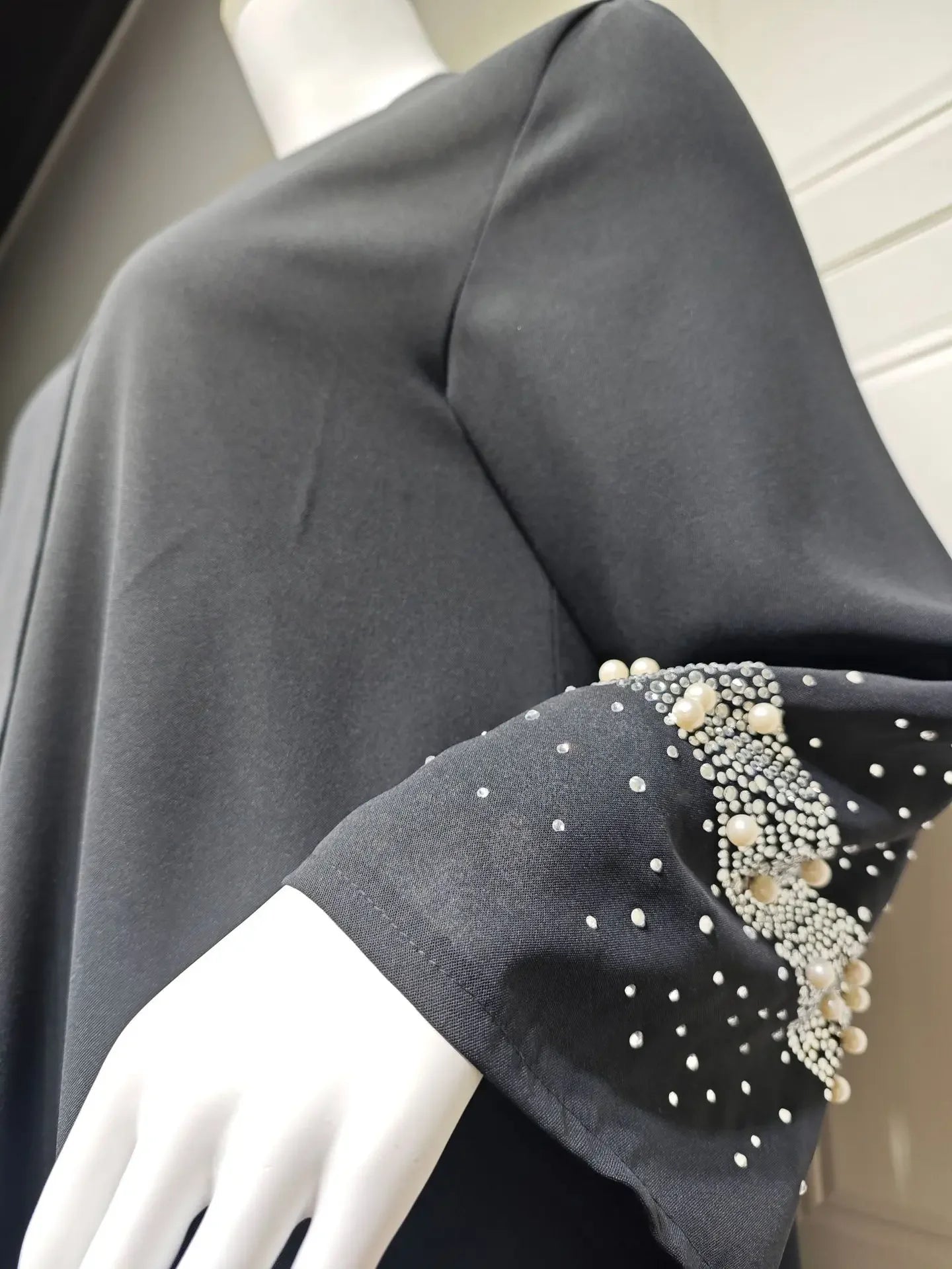 Abaya Noir Strass (avec Echarpe) chez Abaya ma boutique