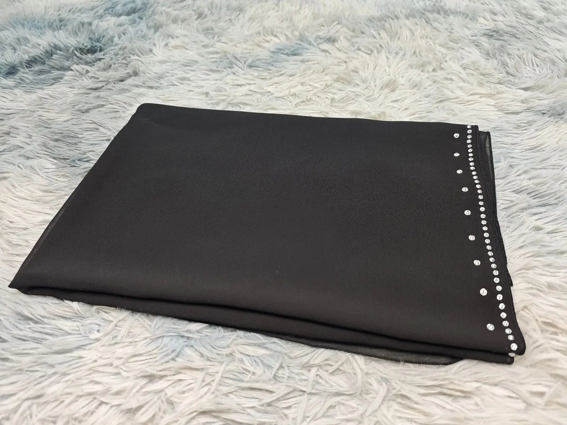 Abaya Noir Strass (avec Echarpe) chez Abaya ma boutique