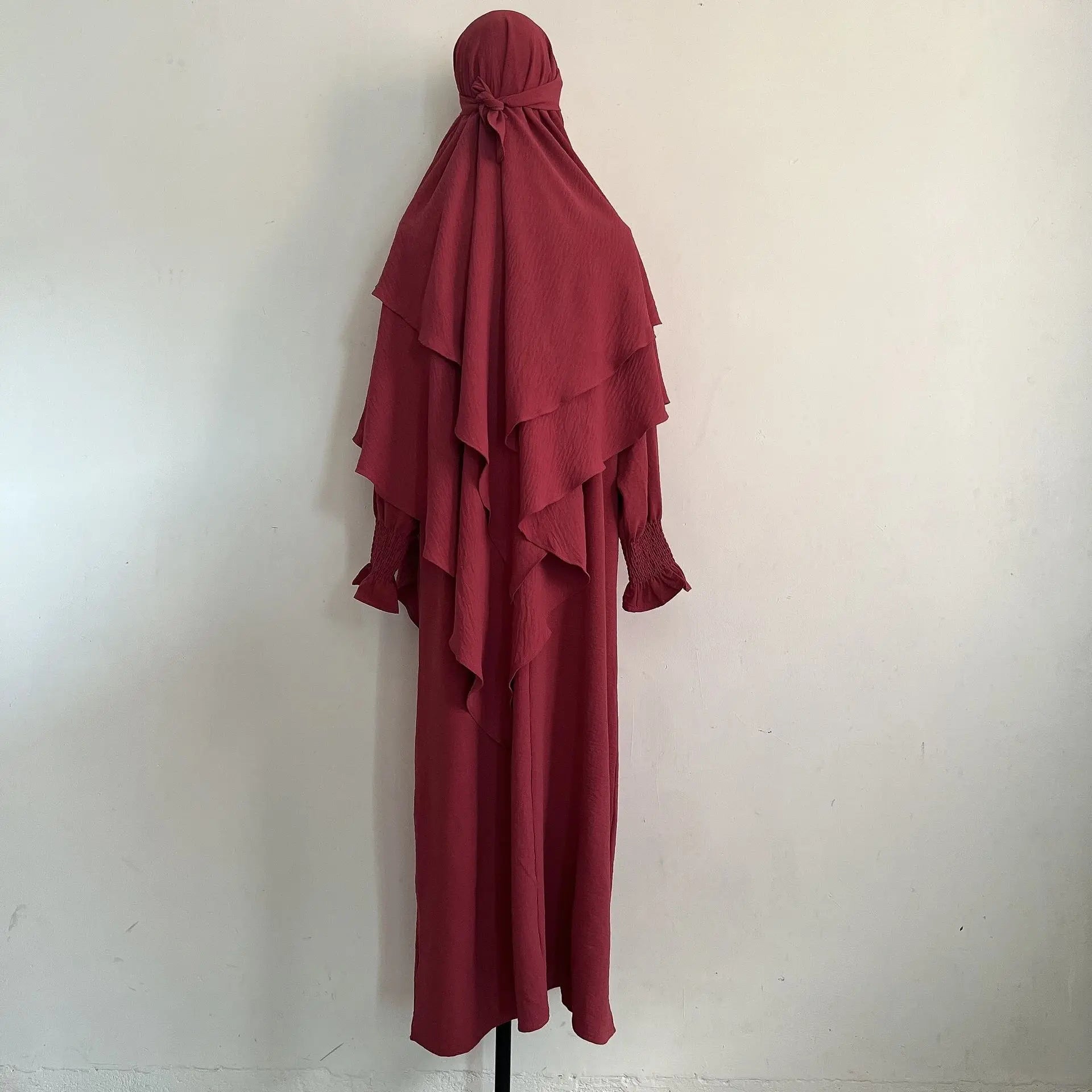 Abaya Omra Rouge chez Abaya ma boutique